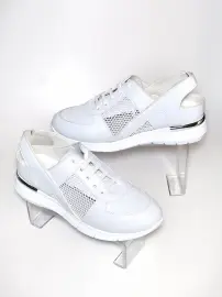 Beyaz Delikli Spor Ayakkabı