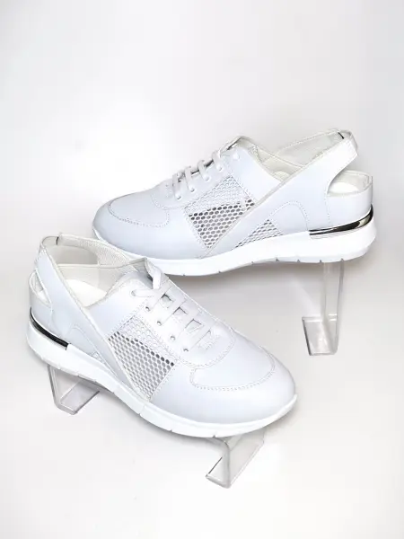 Beyaz Delikli Spor Ayakkabı